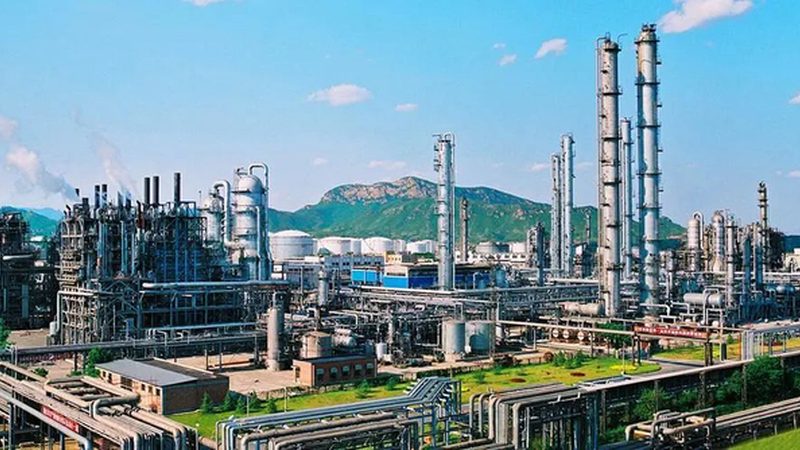菏泽化工原料生产基地：揭秘其背后的产业布局与联系**